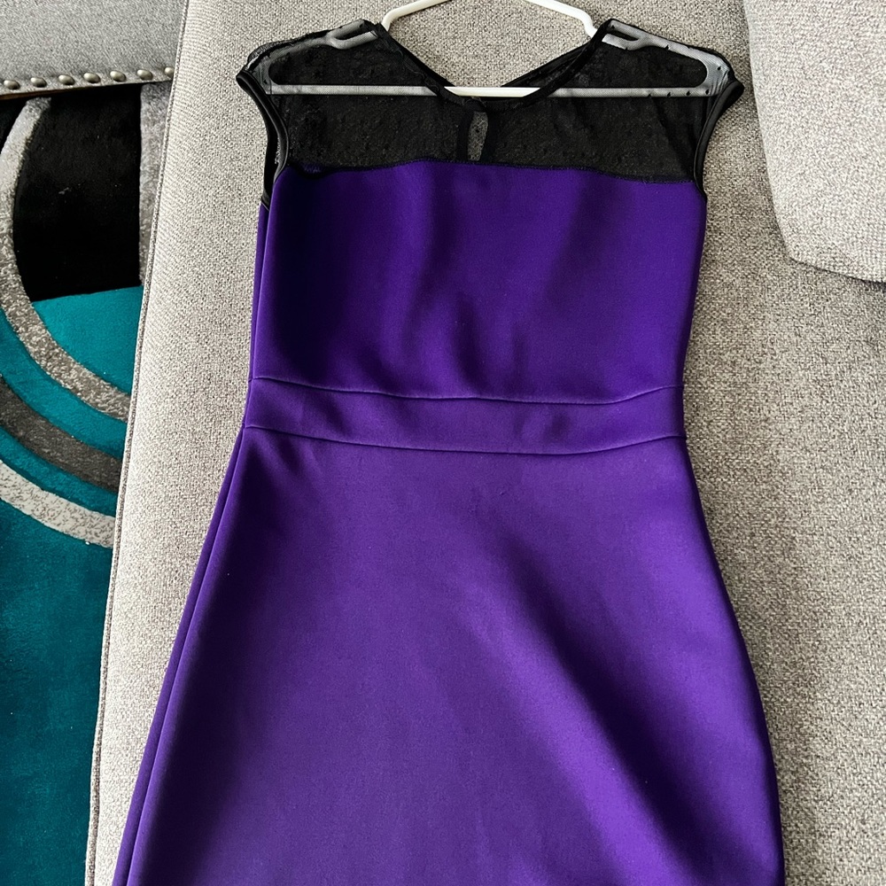 Hello, this is a Calvin Klein dress only worn 3 times.
